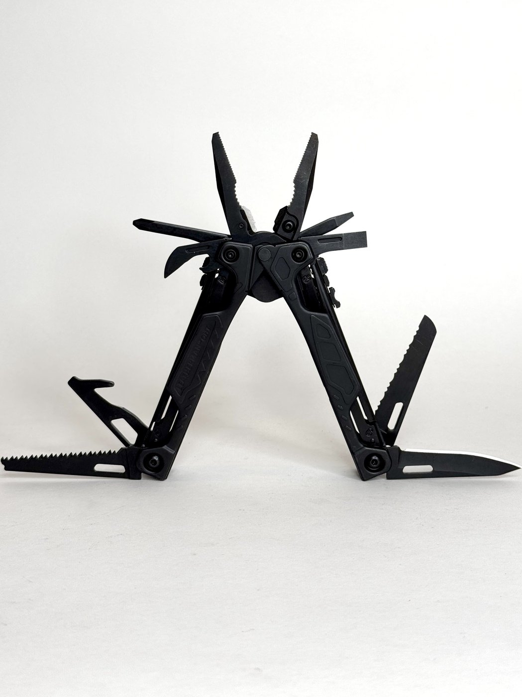 Мультитул LEATHERMAN OHT Black 16 инстр., 6/11,5 см, чехол Molle купить