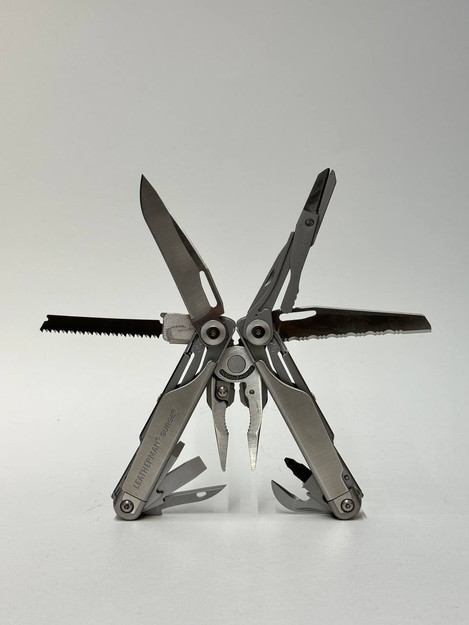 Мультитул Leatherman Surge Stainless 21 инстр., 7,9/11,5см, чехол нейлон черн. купить