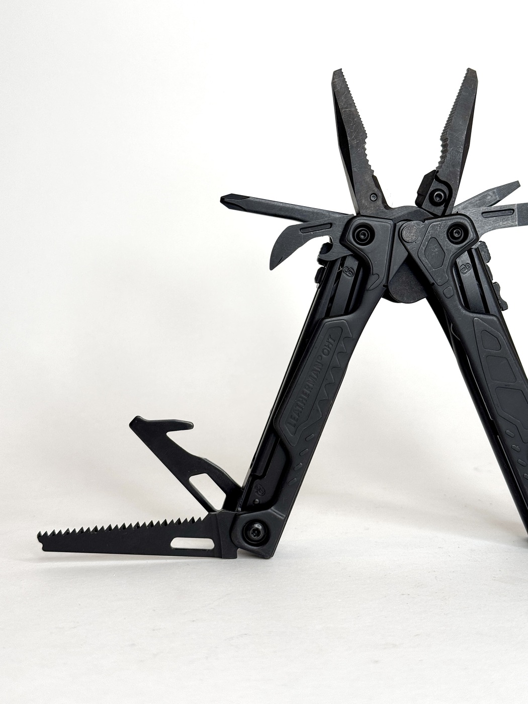 Мультитул LEATHERMAN OHT Black 16 инстр., 6/11,5 см, чехол Molle купить