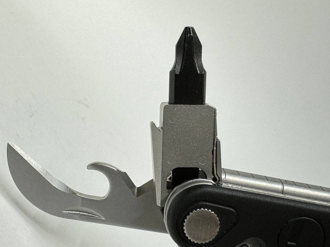 Мультитул Leatherman Charge Plus Black+Stainless 19 инстр., 7,4/10см, чехол нейлон, комп. бит купить